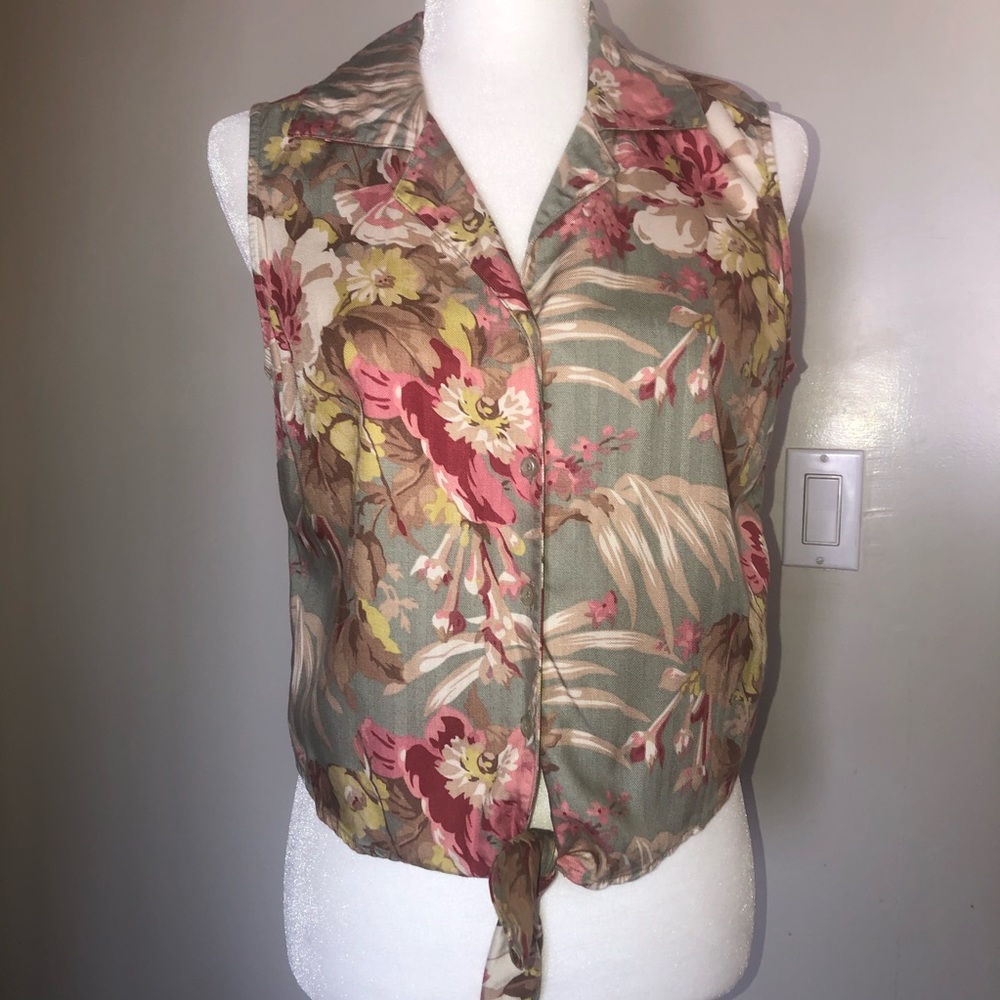 ISLANDER Hawaiian floral print